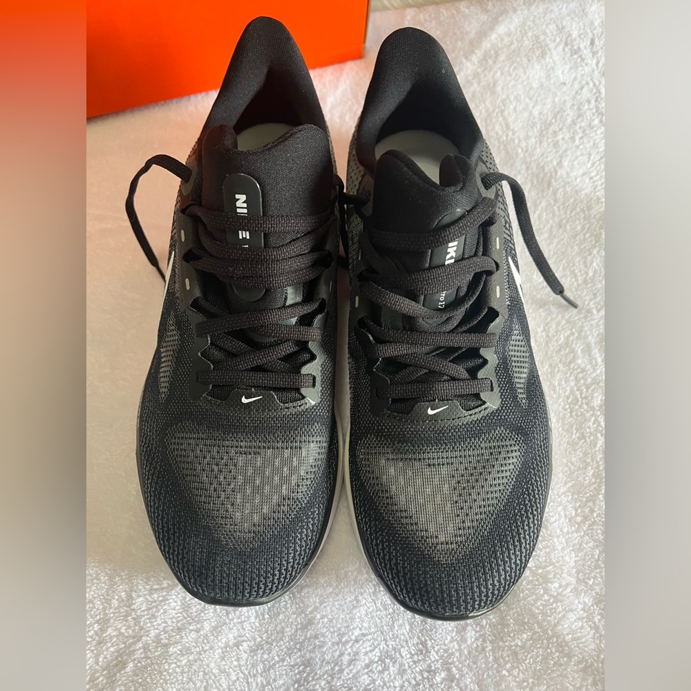 Nike Vomero 17